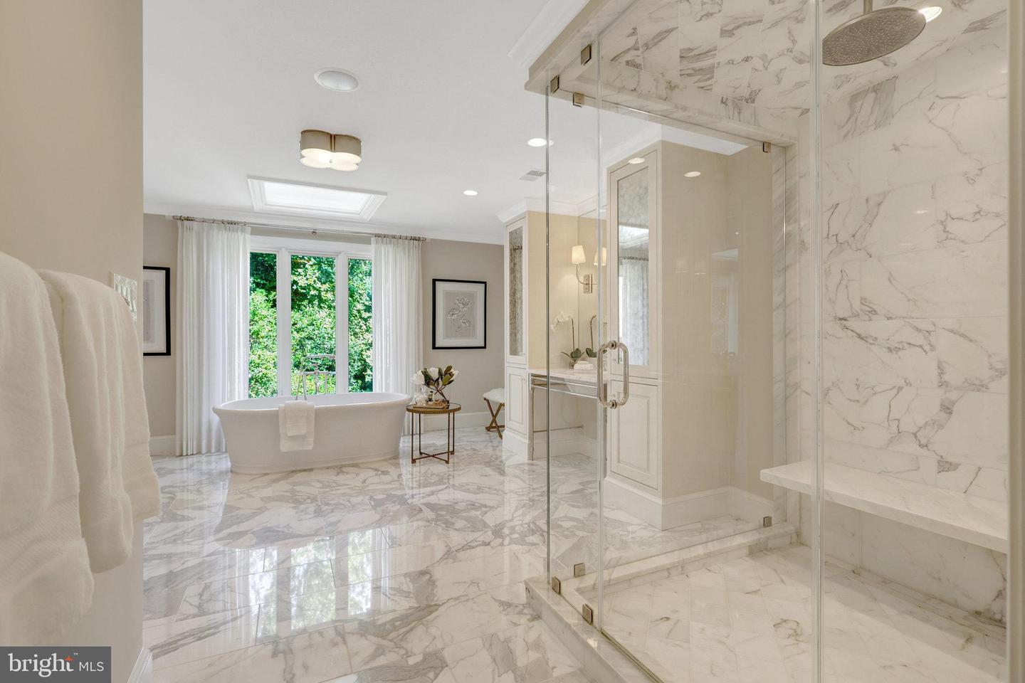 8014 GREENWICH WOODS DR, MCLEAN, Virginia 22102, 6 Bedrooms Bedrooms, ,4 BathroomsBathrooms,Residential,For sale,8014 GREENWICH WOODS DR,VAFX2256038 MLS # VAFX2256038