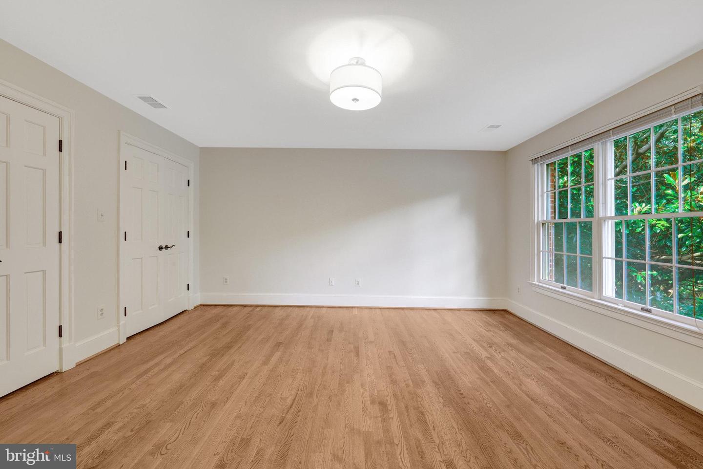 8014 GREENWICH WOODS DR, MCLEAN, Virginia 22102, 6 Bedrooms Bedrooms, ,4 BathroomsBathrooms,Residential,For sale,8014 GREENWICH WOODS DR,VAFX2256038 MLS # VAFX2256038