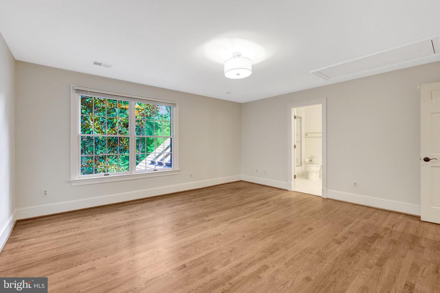 8014 GREENWICH WOODS DR, MCLEAN, Virginia 22102, 6 Bedrooms Bedrooms, ,4 BathroomsBathrooms,Residential,For sale,8014 GREENWICH WOODS DR,VAFX2256038 MLS # VAFX2256038