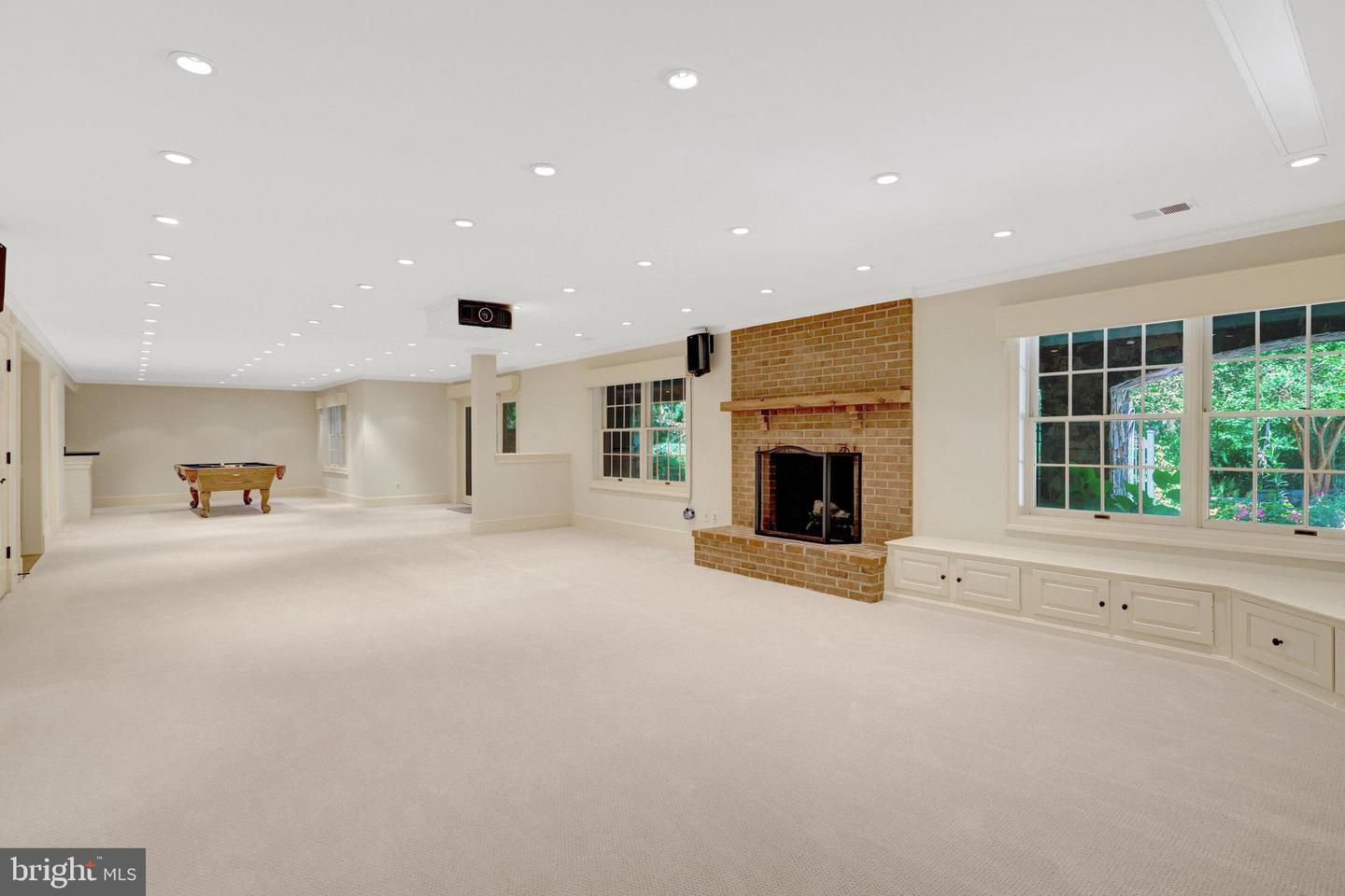 8014 GREENWICH WOODS DR, MCLEAN, Virginia 22102, 6 Bedrooms Bedrooms, ,4 BathroomsBathrooms,Residential,For sale,8014 GREENWICH WOODS DR,VAFX2256038 MLS # VAFX2256038