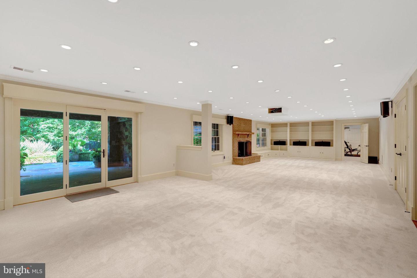 8014 GREENWICH WOODS DR, MCLEAN, Virginia 22102, 6 Bedrooms Bedrooms, ,4 BathroomsBathrooms,Residential,For sale,8014 GREENWICH WOODS DR,VAFX2256038 MLS # VAFX2256038