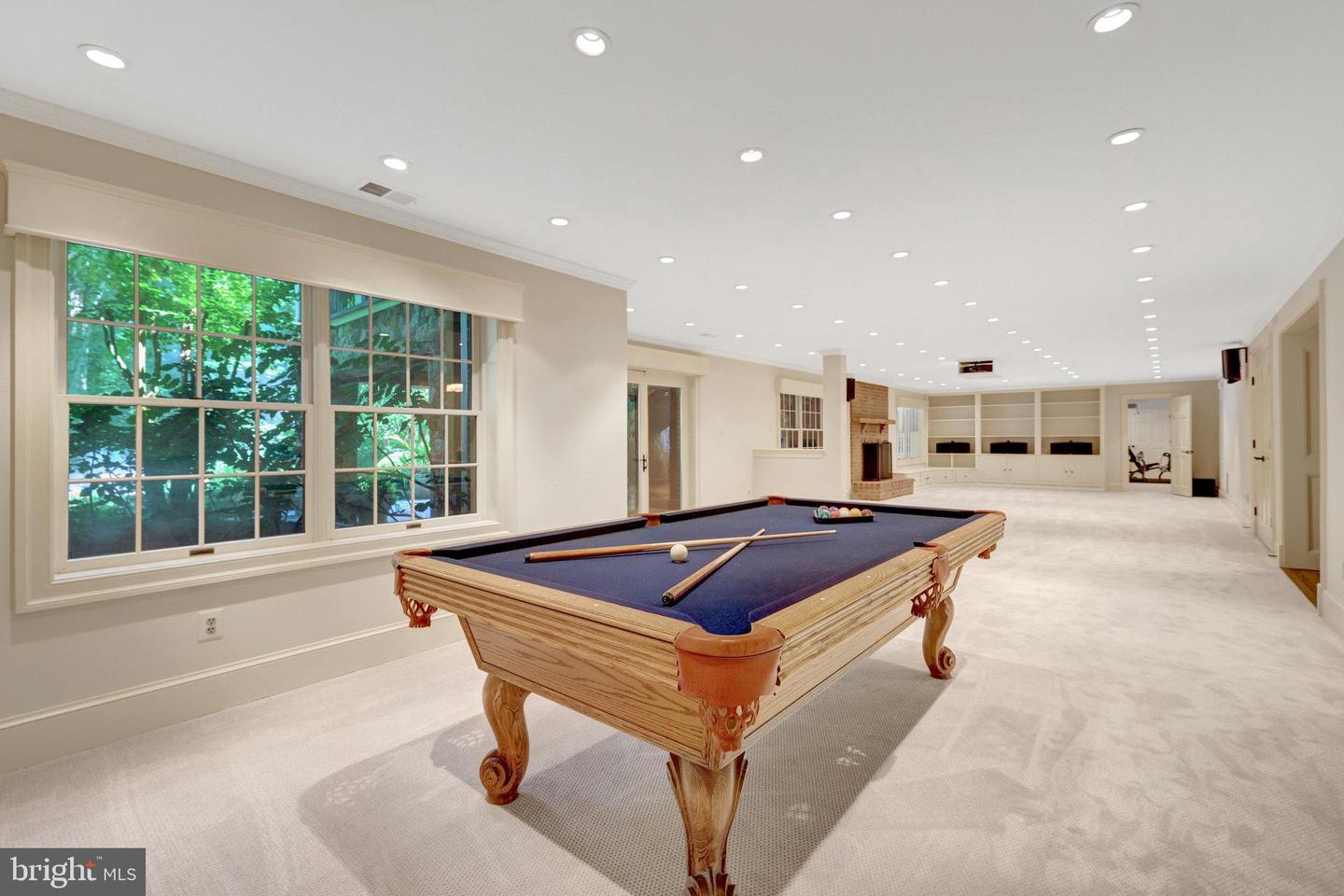 8014 GREENWICH WOODS DR, MCLEAN, Virginia 22102, 6 Bedrooms Bedrooms, ,4 BathroomsBathrooms,Residential,For sale,8014 GREENWICH WOODS DR,VAFX2256038 MLS # VAFX2256038