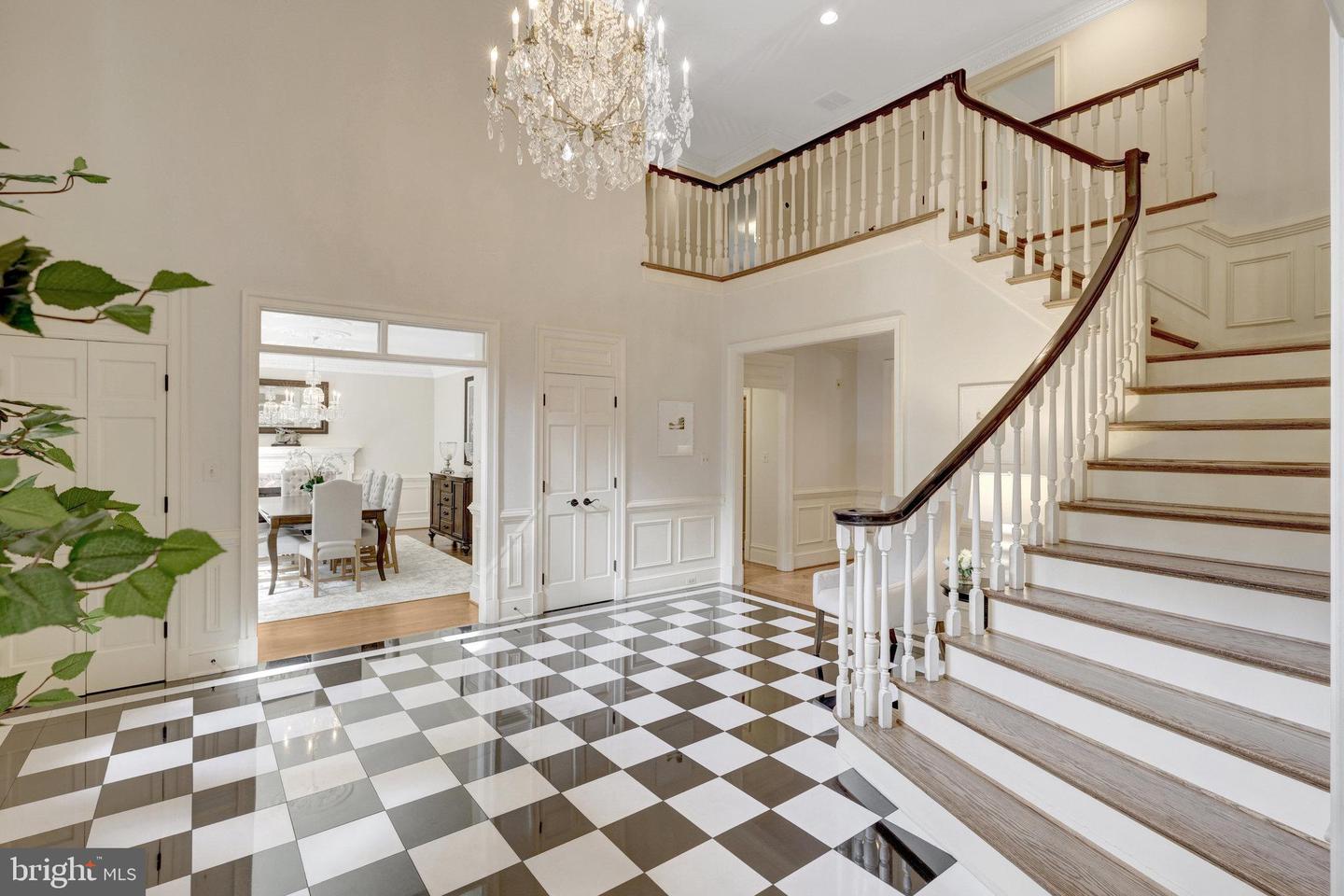 8014 GREENWICH WOODS DR, MCLEAN, Virginia 22102, 6 Bedrooms Bedrooms, ,4 BathroomsBathrooms,Residential,For sale,8014 GREENWICH WOODS DR,VAFX2256038 MLS # VAFX2256038