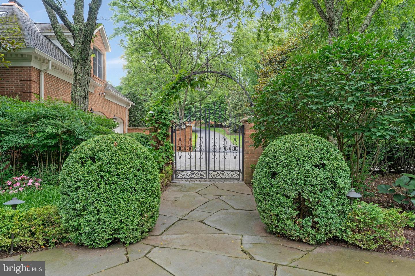 8014 GREENWICH WOODS DR, MCLEAN, Virginia 22102, 6 Bedrooms Bedrooms, ,4 BathroomsBathrooms,Residential,For sale,8014 GREENWICH WOODS DR,VAFX2256038 MLS # VAFX2256038