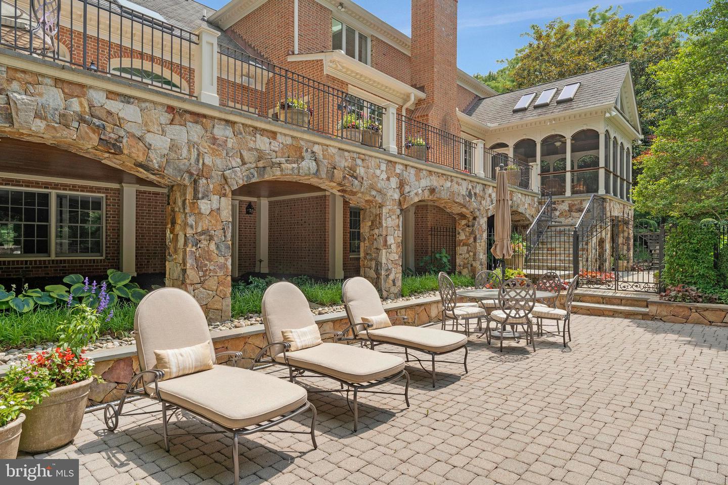 8014 GREENWICH WOODS DR, MCLEAN, Virginia 22102, 6 Bedrooms Bedrooms, ,4 BathroomsBathrooms,Residential,For sale,8014 GREENWICH WOODS DR,VAFX2256038 MLS # VAFX2256038