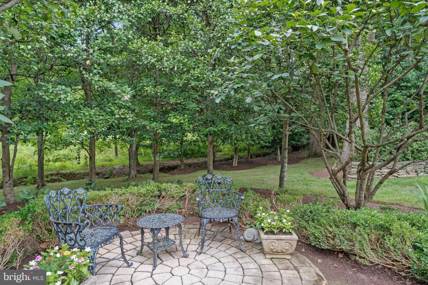 8014 GREENWICH WOODS DR, MCLEAN, Virginia 22102, 6 Bedrooms Bedrooms, ,4 BathroomsBathrooms,Residential,For sale,8014 GREENWICH WOODS DR,VAFX2256038 MLS # VAFX2256038