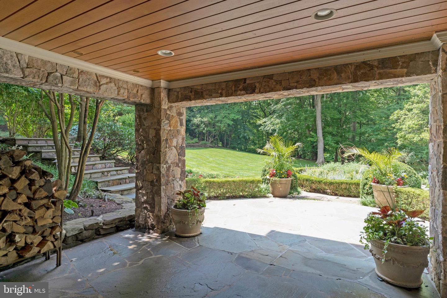 8014 GREENWICH WOODS DR, MCLEAN, Virginia 22102, 6 Bedrooms Bedrooms, ,4 BathroomsBathrooms,Residential,For sale,8014 GREENWICH WOODS DR,VAFX2256038 MLS # VAFX2256038