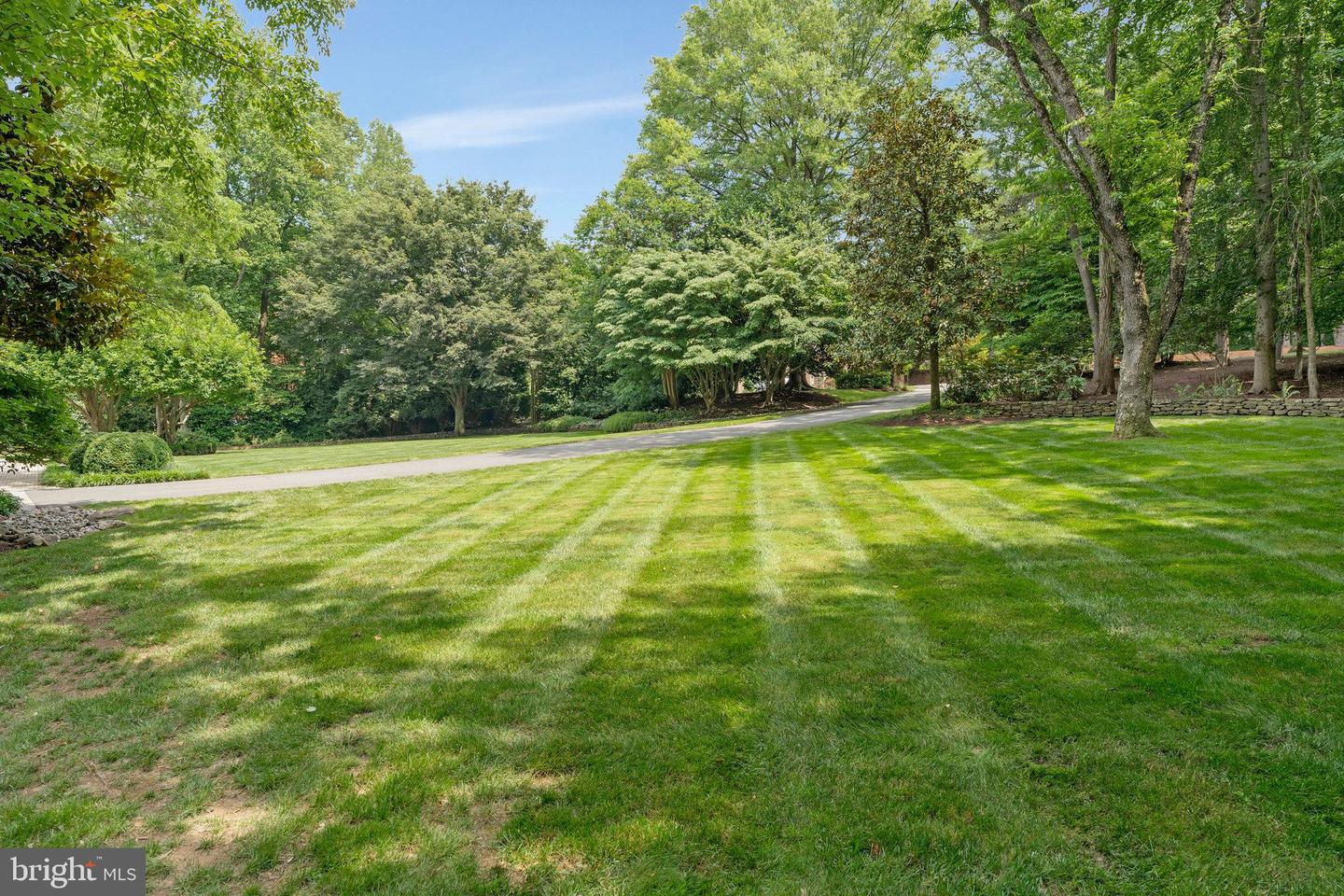 8014 GREENWICH WOODS DR, MCLEAN, Virginia 22102, 6 Bedrooms Bedrooms, ,4 BathroomsBathrooms,Residential,For sale,8014 GREENWICH WOODS DR,VAFX2256038 MLS # VAFX2256038