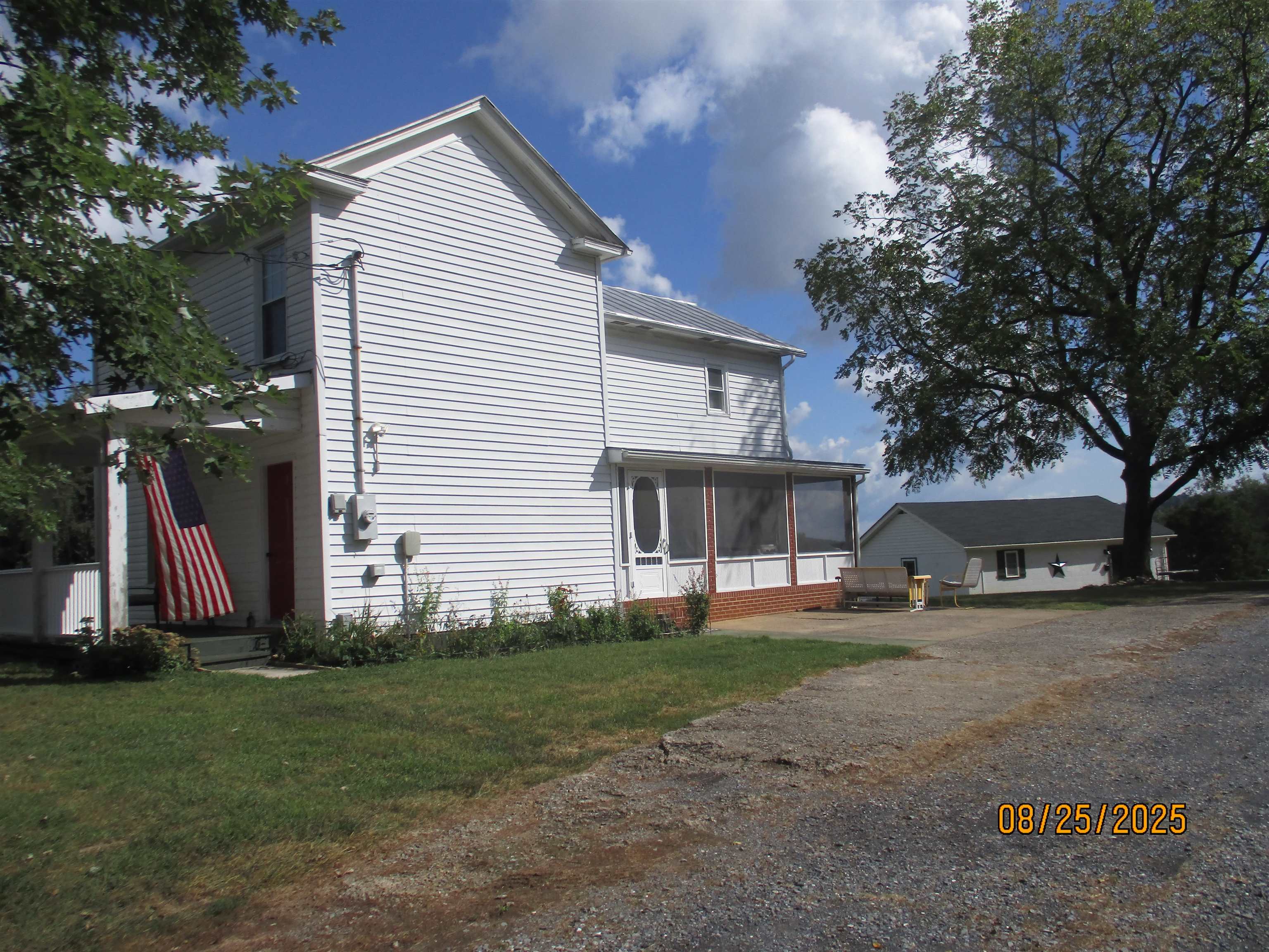 634 NEW HOPE AND CRIMORA RD, FORT DEFIANCE, Virginia 24437, 3 Bedrooms Bedrooms, ,2 BathroomsBathrooms,Residential,Farm Living with Mountian Views at its best !!!,634 NEW HOPE AND CRIMORA RD,668380 MLS # 668380