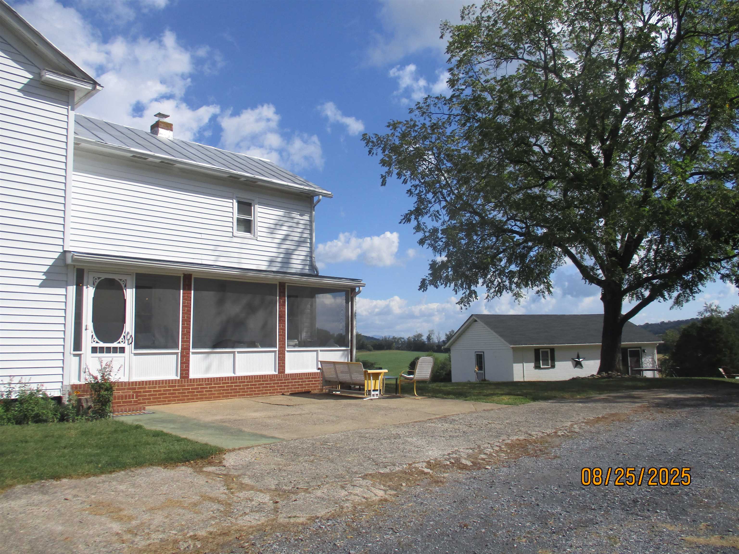 634 NEW HOPE AND CRIMORA RD, FORT DEFIANCE, Virginia 24437, 3 Bedrooms Bedrooms, ,2 BathroomsBathrooms,Residential,Farm Living with Mountian Views at its best !!!,634 NEW HOPE AND CRIMORA RD,668380 MLS # 668380