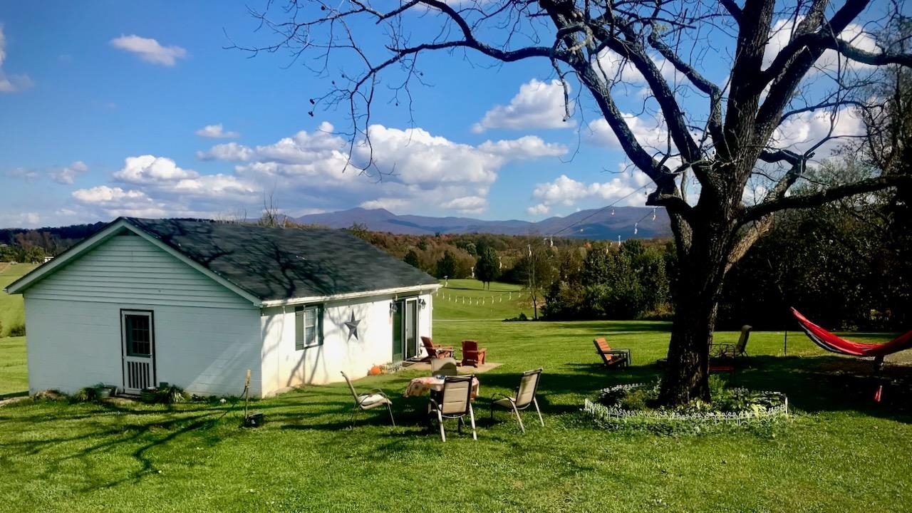 634 NEW HOPE AND CRIMORA RD, FORT DEFIANCE, Virginia 24437, 3 Bedrooms Bedrooms, ,2 BathroomsBathrooms,Residential,Farm Living with Mountian Views at its best !!!,634 NEW HOPE AND CRIMORA RD,668380 MLS # 668380
