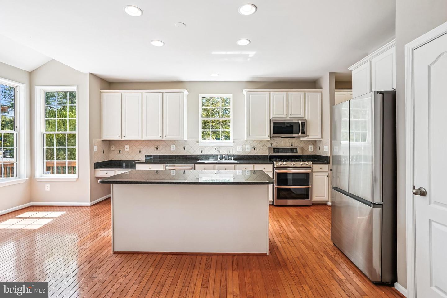 26096 FLINTONBRIDGE DR, CHANTILLY, Virginia 20152, 4 Bedrooms Bedrooms, ,3 BathroomsBathrooms,Residential,For sale,26096 FLINTONBRIDGE DR,VALO2103062 MLS # VALO2103062