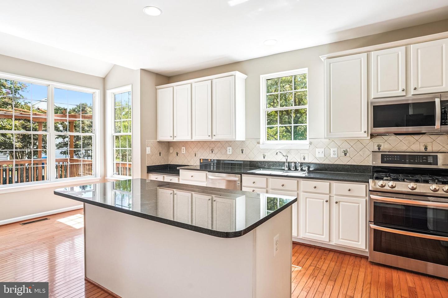 26096 FLINTONBRIDGE DR, CHANTILLY, Virginia 20152, 4 Bedrooms Bedrooms, ,3 BathroomsBathrooms,Residential,For sale,26096 FLINTONBRIDGE DR,VALO2103062 MLS # VALO2103062