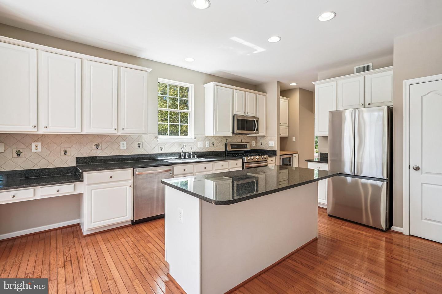 26096 FLINTONBRIDGE DR, CHANTILLY, Virginia 20152, 4 Bedrooms Bedrooms, ,3 BathroomsBathrooms,Residential,For sale,26096 FLINTONBRIDGE DR,VALO2103062 MLS # VALO2103062