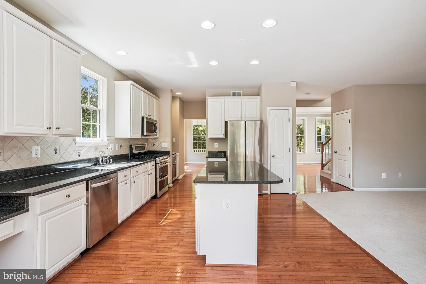 26096 FLINTONBRIDGE DR, CHANTILLY, Virginia 20152, 4 Bedrooms Bedrooms, ,3 BathroomsBathrooms,Residential,For sale,26096 FLINTONBRIDGE DR,VALO2103062 MLS # VALO2103062