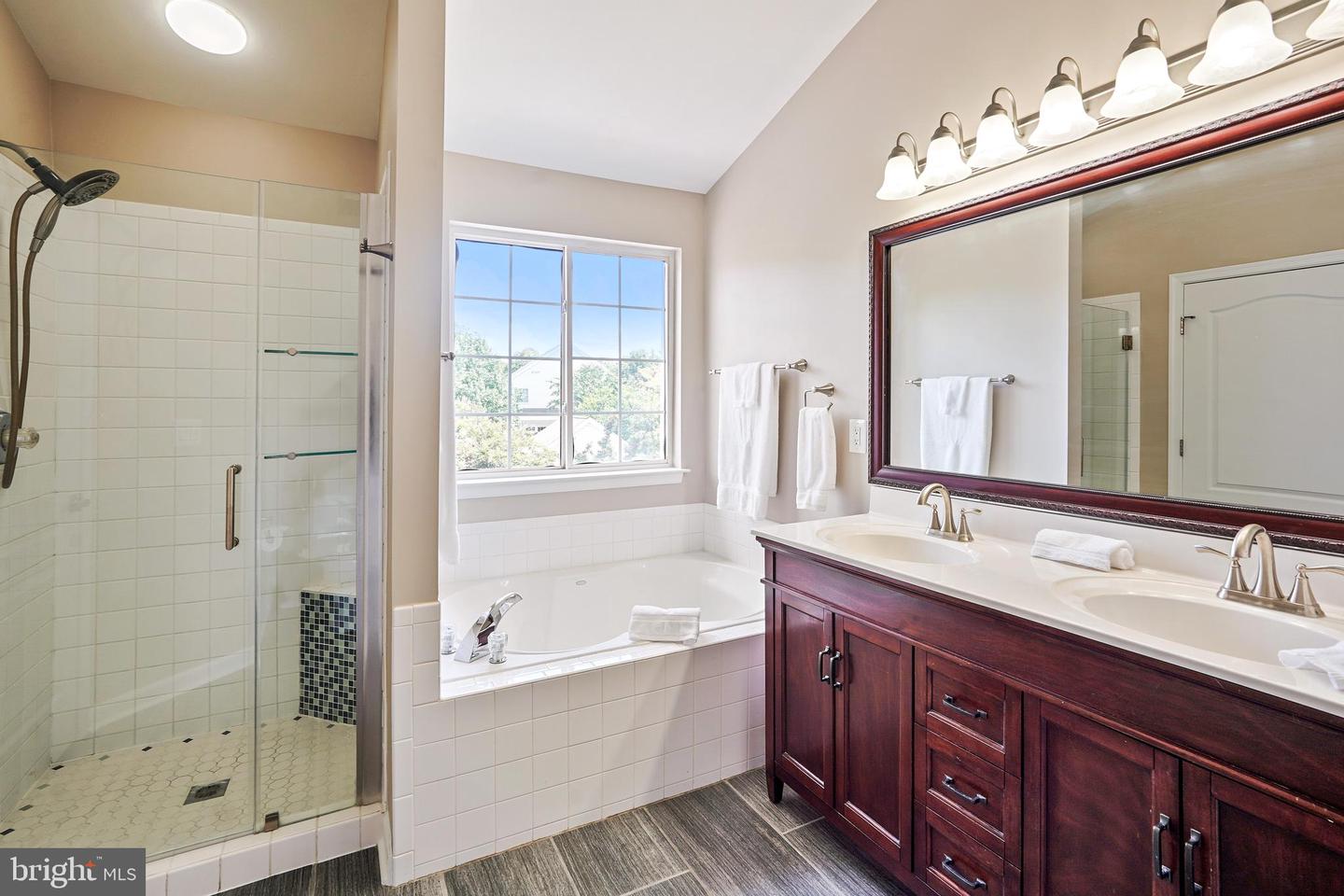 26096 FLINTONBRIDGE DR, CHANTILLY, Virginia 20152, 4 Bedrooms Bedrooms, ,3 BathroomsBathrooms,Residential,For sale,26096 FLINTONBRIDGE DR,VALO2103062 MLS # VALO2103062