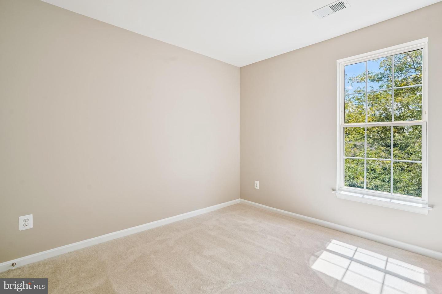 26096 FLINTONBRIDGE DR, CHANTILLY, Virginia 20152, 4 Bedrooms Bedrooms, ,3 BathroomsBathrooms,Residential,For sale,26096 FLINTONBRIDGE DR,VALO2103062 MLS # VALO2103062