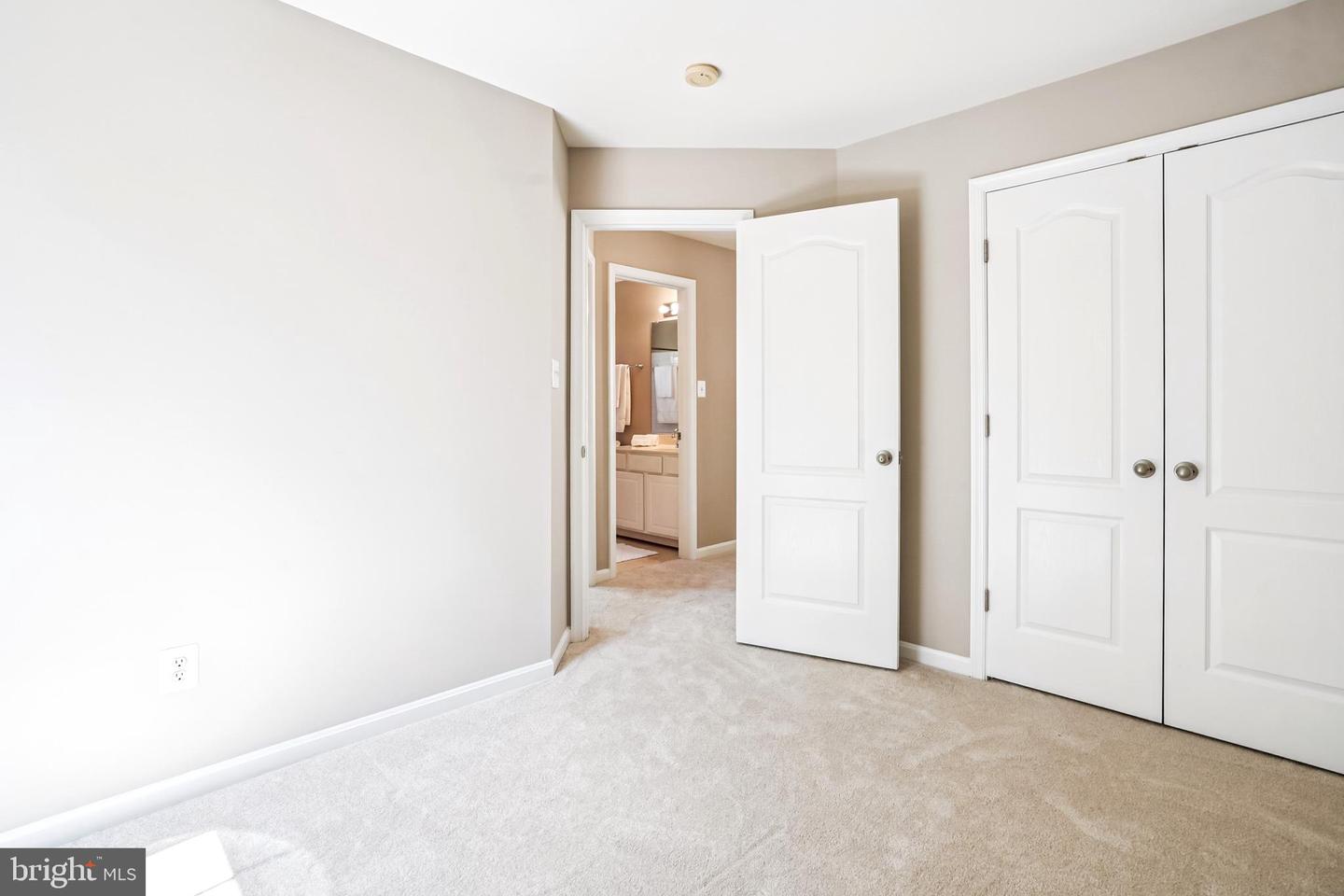 26096 FLINTONBRIDGE DR, CHANTILLY, Virginia 20152, 4 Bedrooms Bedrooms, ,3 BathroomsBathrooms,Residential,For sale,26096 FLINTONBRIDGE DR,VALO2103062 MLS # VALO2103062