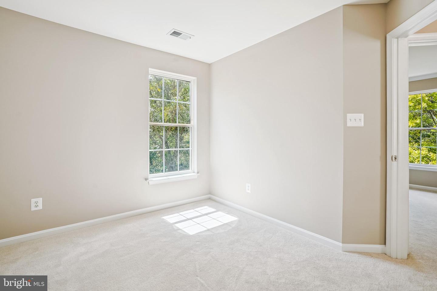 26096 FLINTONBRIDGE DR, CHANTILLY, Virginia 20152, 4 Bedrooms Bedrooms, ,3 BathroomsBathrooms,Residential,For sale,26096 FLINTONBRIDGE DR,VALO2103062 MLS # VALO2103062