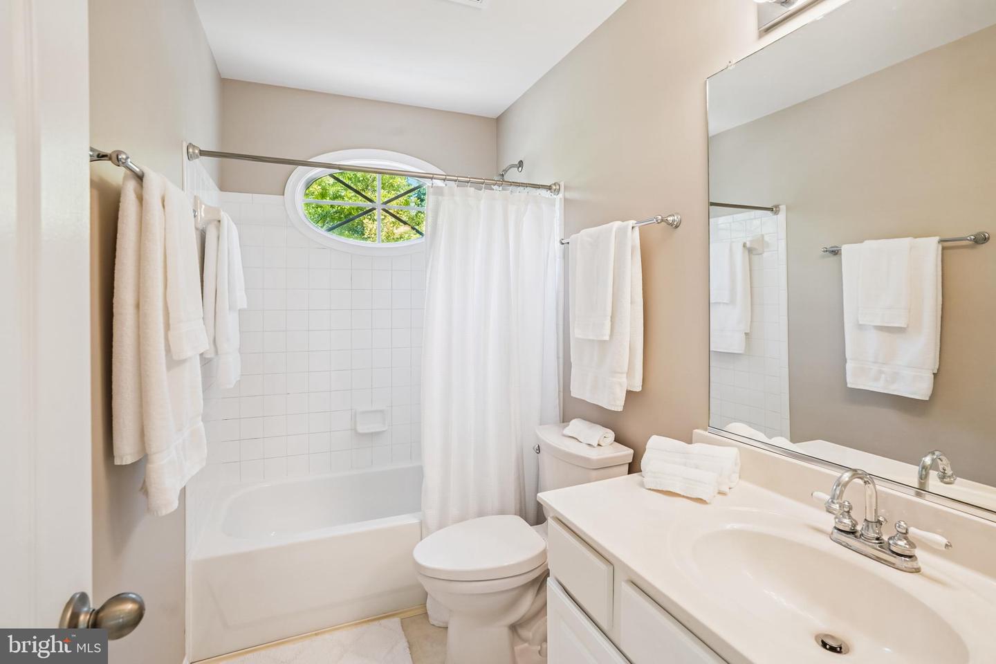 26096 FLINTONBRIDGE DR, CHANTILLY, Virginia 20152, 4 Bedrooms Bedrooms, ,3 BathroomsBathrooms,Residential,For sale,26096 FLINTONBRIDGE DR,VALO2103062 MLS # VALO2103062