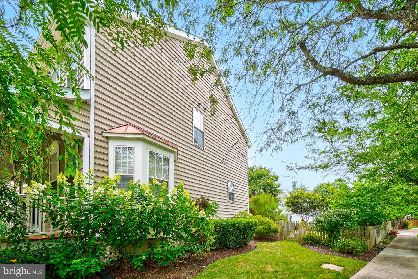 26096 FLINTONBRIDGE DR, CHANTILLY, Virginia 20152, 4 Bedrooms Bedrooms, ,3 BathroomsBathrooms,Residential,For sale,26096 FLINTONBRIDGE DR,VALO2103062 MLS # VALO2103062