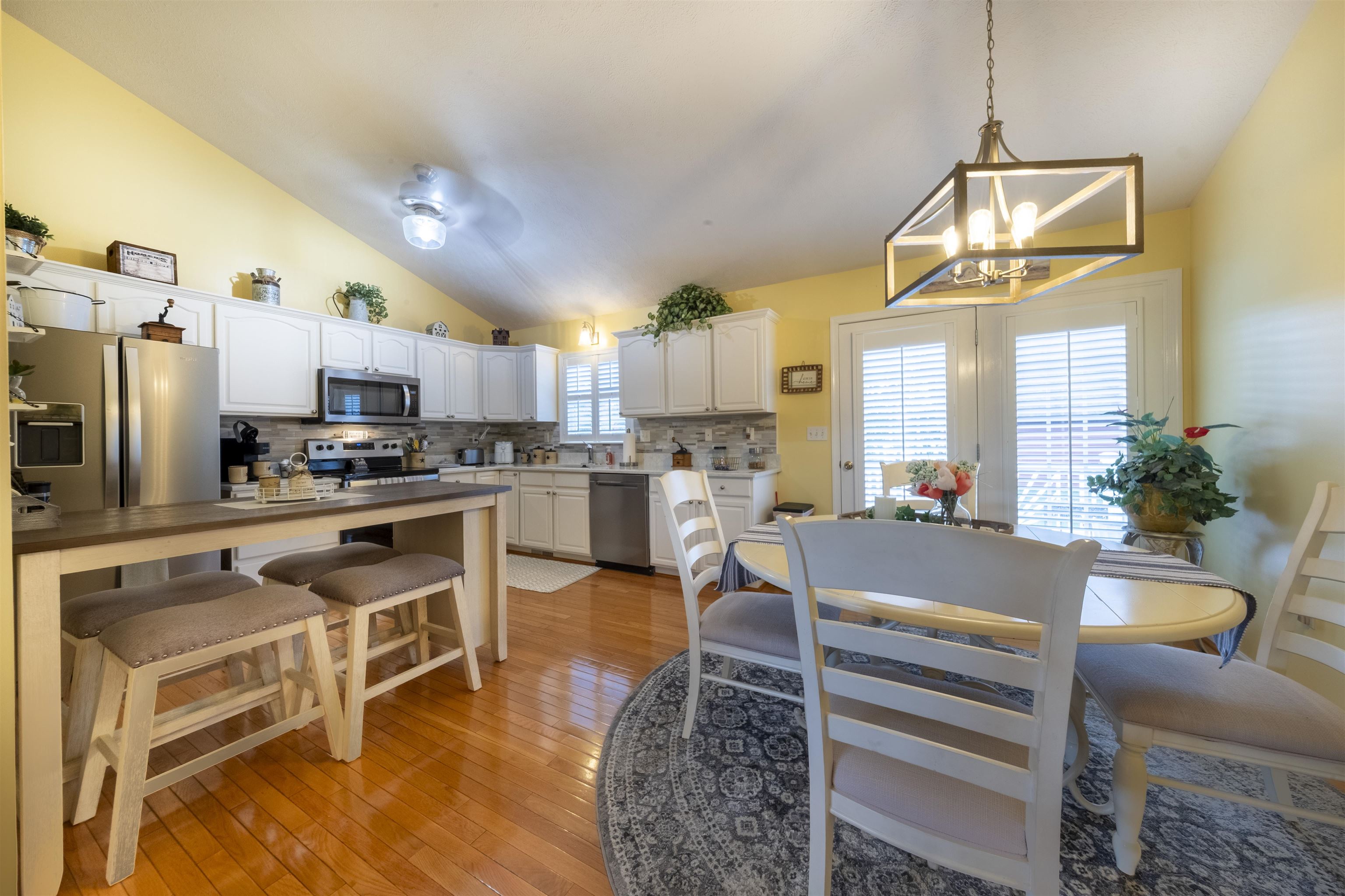 212 MAYFIELD LN, WAYNESBORO, Virginia 22980, 3 Bedrooms Bedrooms, ,2 BathroomsBathrooms,Residential,Oak Floors Galore,212 MAYFIELD LN,668400 MLS # 668400