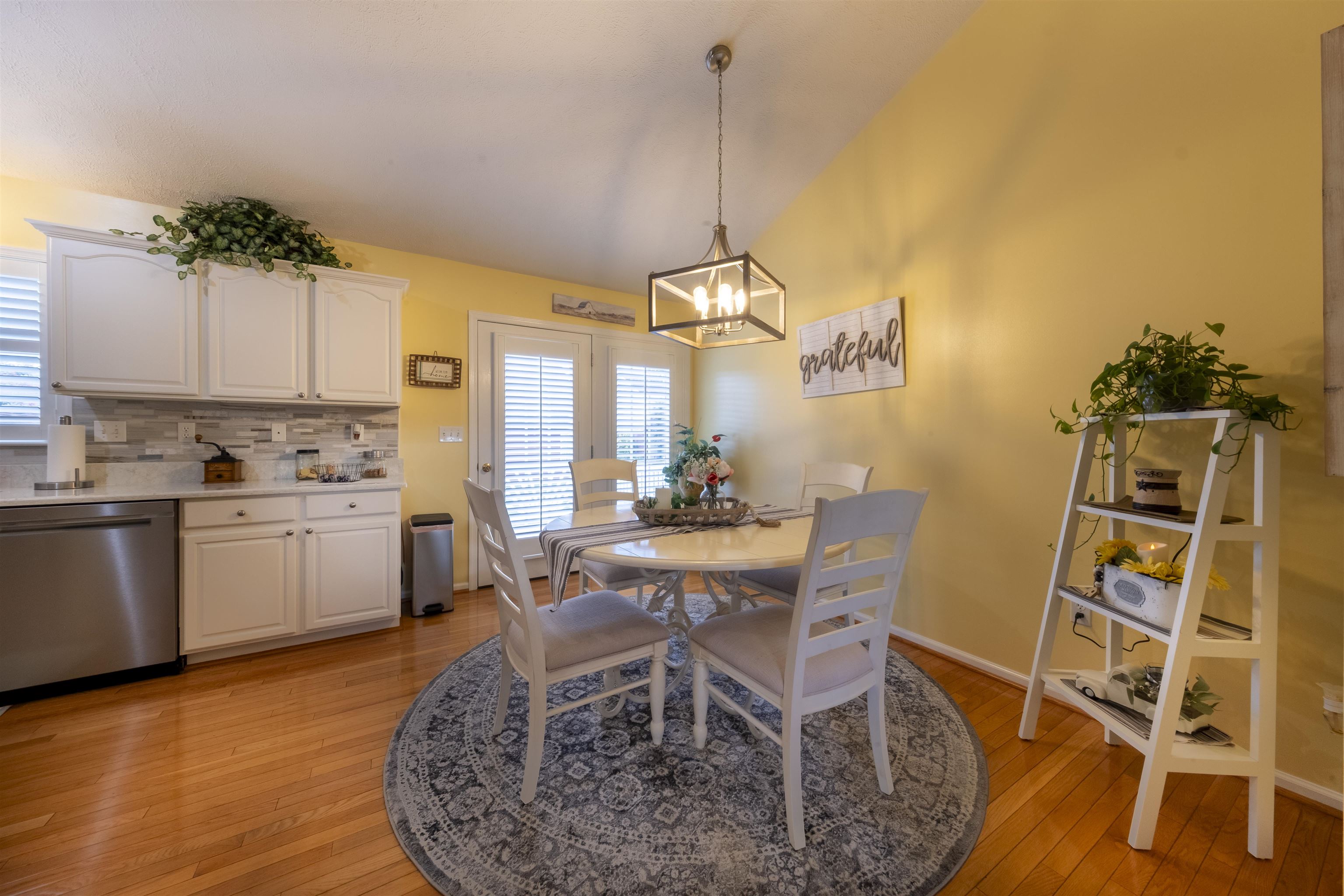 212 MAYFIELD LN, WAYNESBORO, Virginia 22980, 3 Bedrooms Bedrooms, ,2 BathroomsBathrooms,Residential,Oak Floors Galore,212 MAYFIELD LN,668400 MLS # 668400
