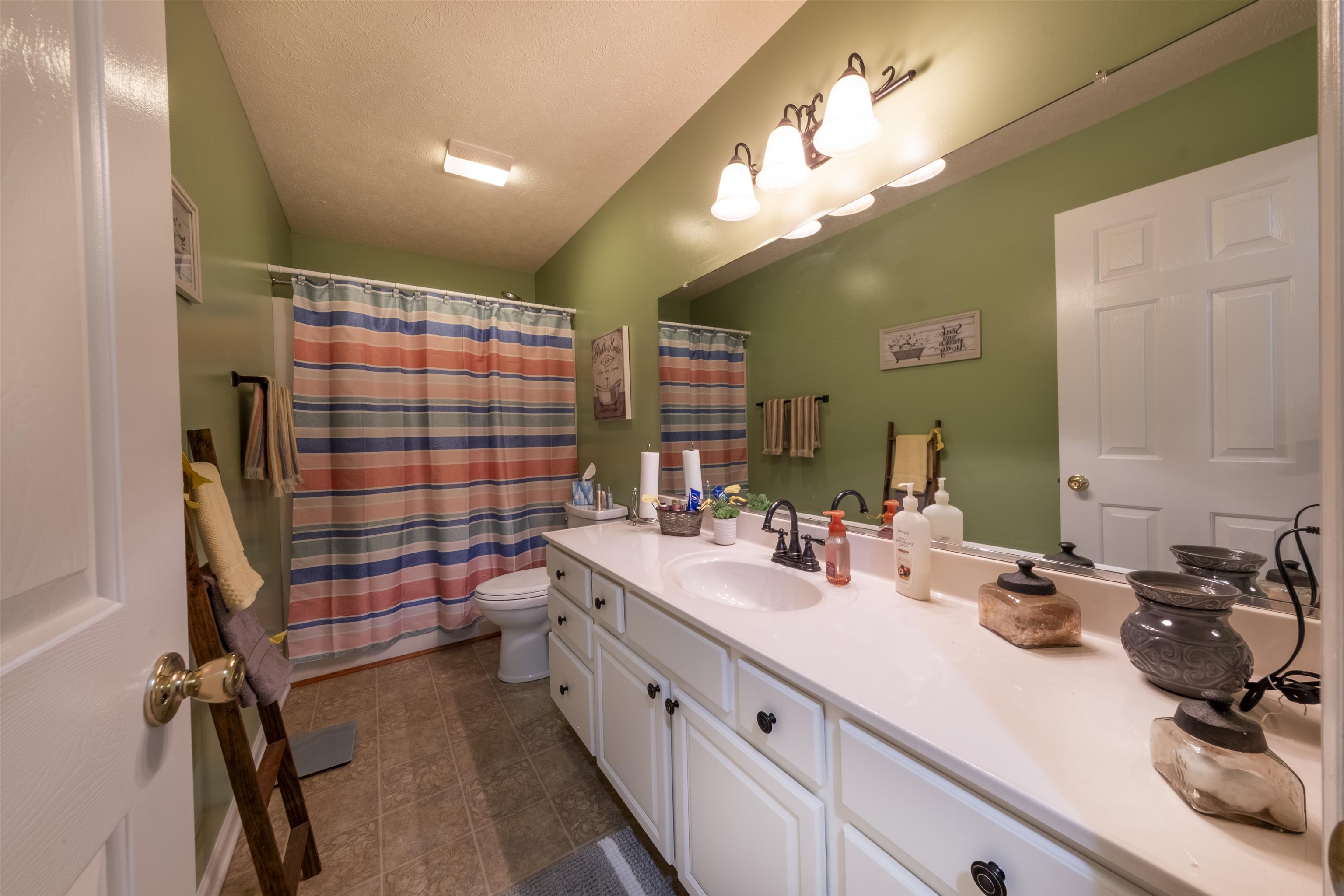 212 MAYFIELD LN, WAYNESBORO, Virginia 22980, 3 Bedrooms Bedrooms, ,2 BathroomsBathrooms,Residential,Oak Floors Galore,212 MAYFIELD LN,668400 MLS # 668400
