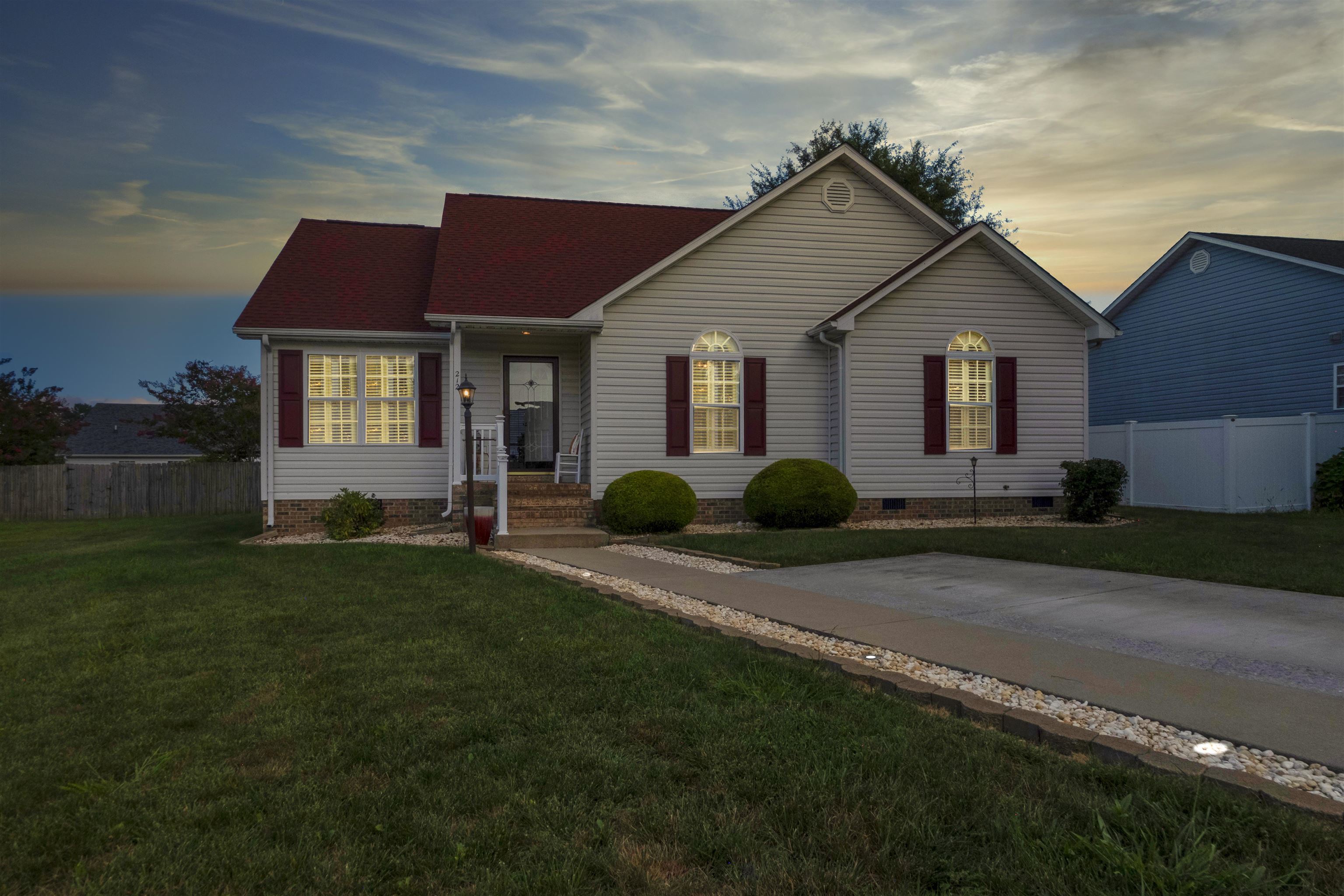 212 MAYFIELD LN, WAYNESBORO, Virginia 22980, 3 Bedrooms Bedrooms, ,2 BathroomsBathrooms,Residential,Oak Floors Galore,212 MAYFIELD LN,668400 MLS # 668400
