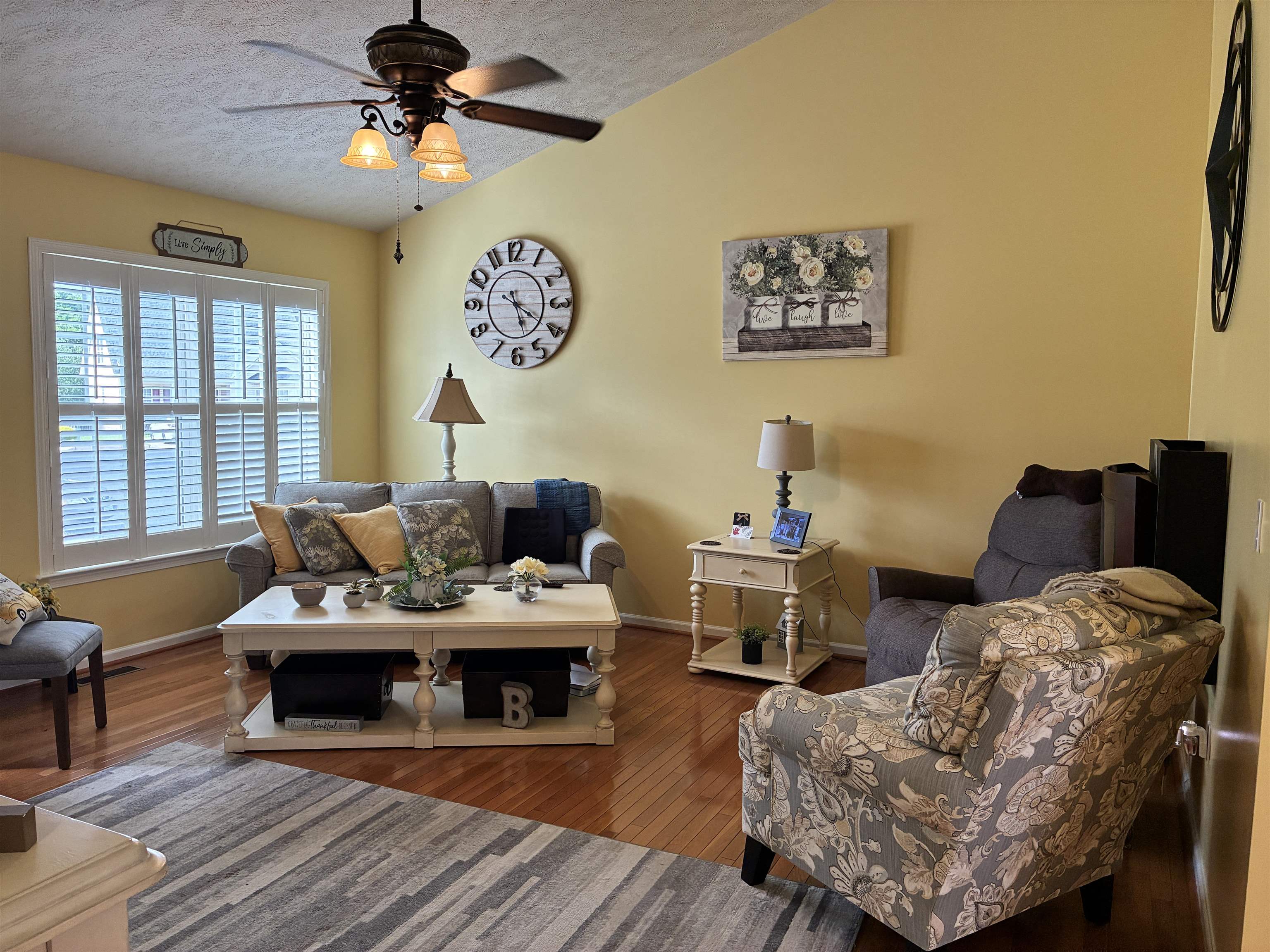 212 MAYFIELD LN, WAYNESBORO, Virginia 22980, 3 Bedrooms Bedrooms, ,2 BathroomsBathrooms,Residential,Oak Floors Galore,212 MAYFIELD LN,668400 MLS # 668400