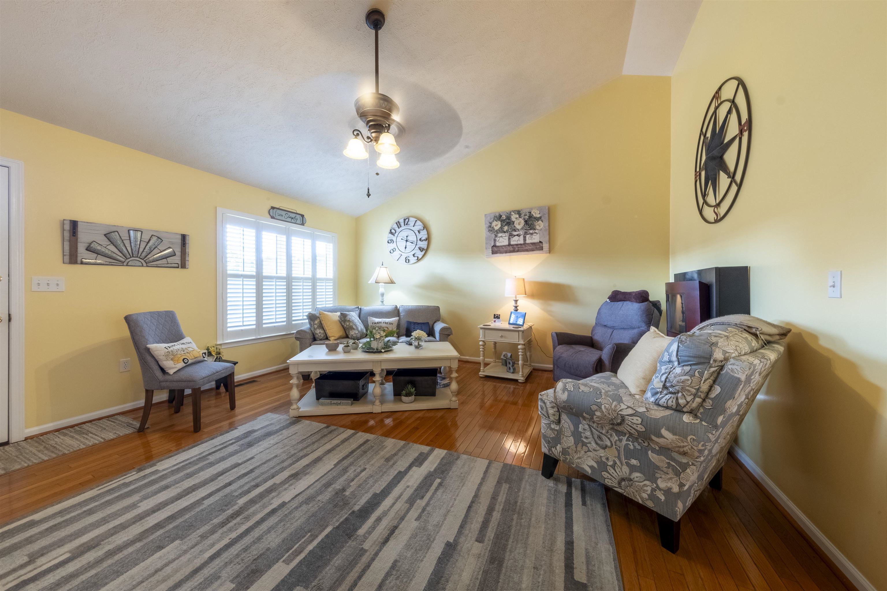 212 MAYFIELD LN, WAYNESBORO, Virginia 22980, 3 Bedrooms Bedrooms, ,2 BathroomsBathrooms,Residential,Oak Floors Galore,212 MAYFIELD LN,668400 MLS # 668400