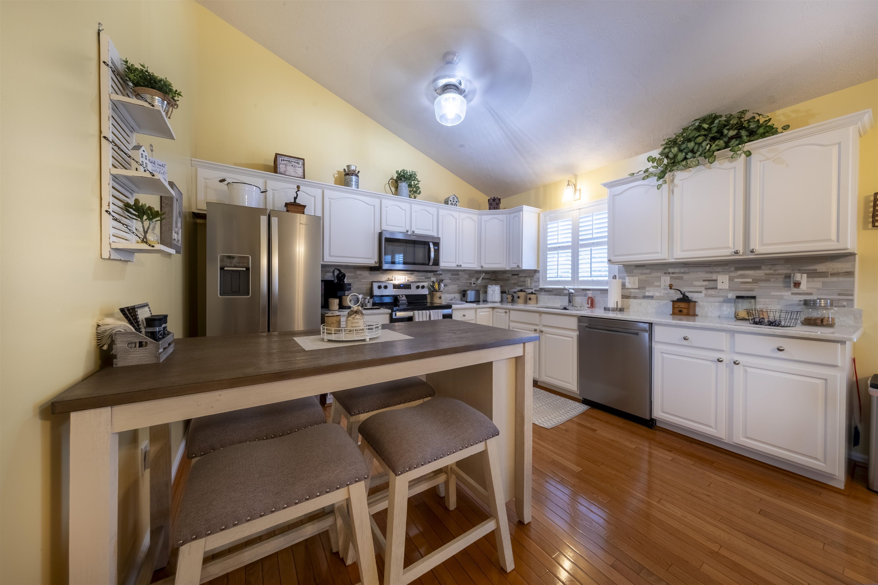 212 MAYFIELD LN, WAYNESBORO, Virginia 22980, 3 Bedrooms Bedrooms, ,2 BathroomsBathrooms,Residential,Oak Floors Galore,212 MAYFIELD LN,668400 MLS # 668400
