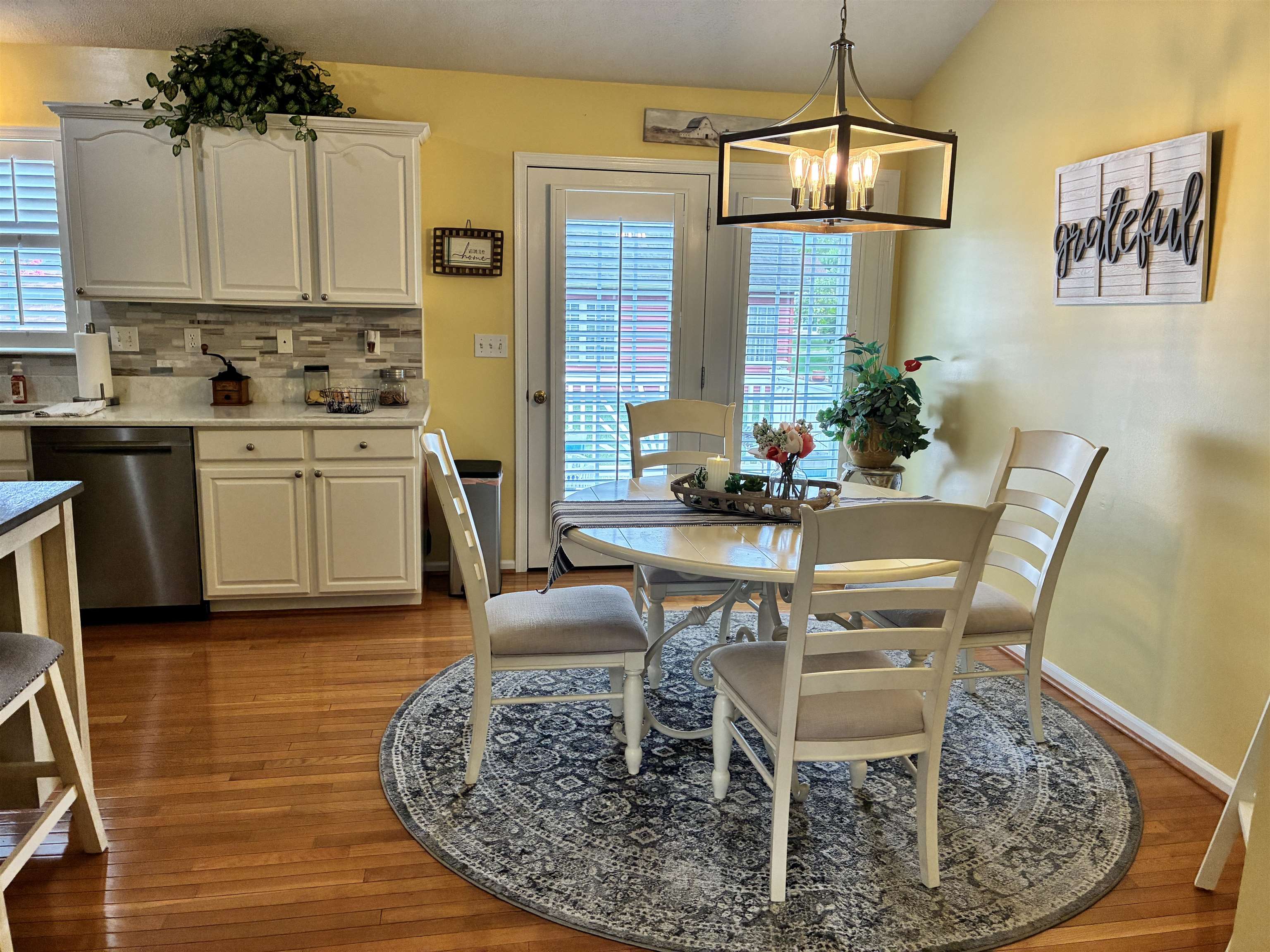 212 MAYFIELD LN, WAYNESBORO, Virginia 22980, 3 Bedrooms Bedrooms, ,2 BathroomsBathrooms,Residential,Oak Floors Galore,212 MAYFIELD LN,668400 MLS # 668400