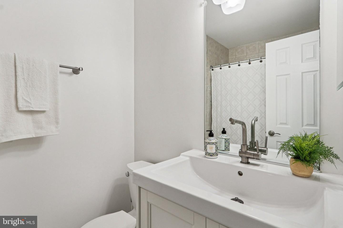 5018 DOMAIN PL, ALEXANDRIA, Virginia 22311, 3 Bedrooms Bedrooms, ,3 BathroomsBathrooms,Residential,For sale,5018 DOMAIN PL,VAAX2048110 MLS # VAAX2048110