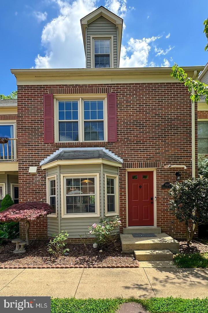 7527 CHRISLAND CV, FALLS CHURCH, Virginia 22042, 2 Bedrooms Bedrooms, ,2 BathroomsBathrooms,Residential,For sale,7527 CHRISLAND CV,VAFX2259622 MLS # VAFX2259622
