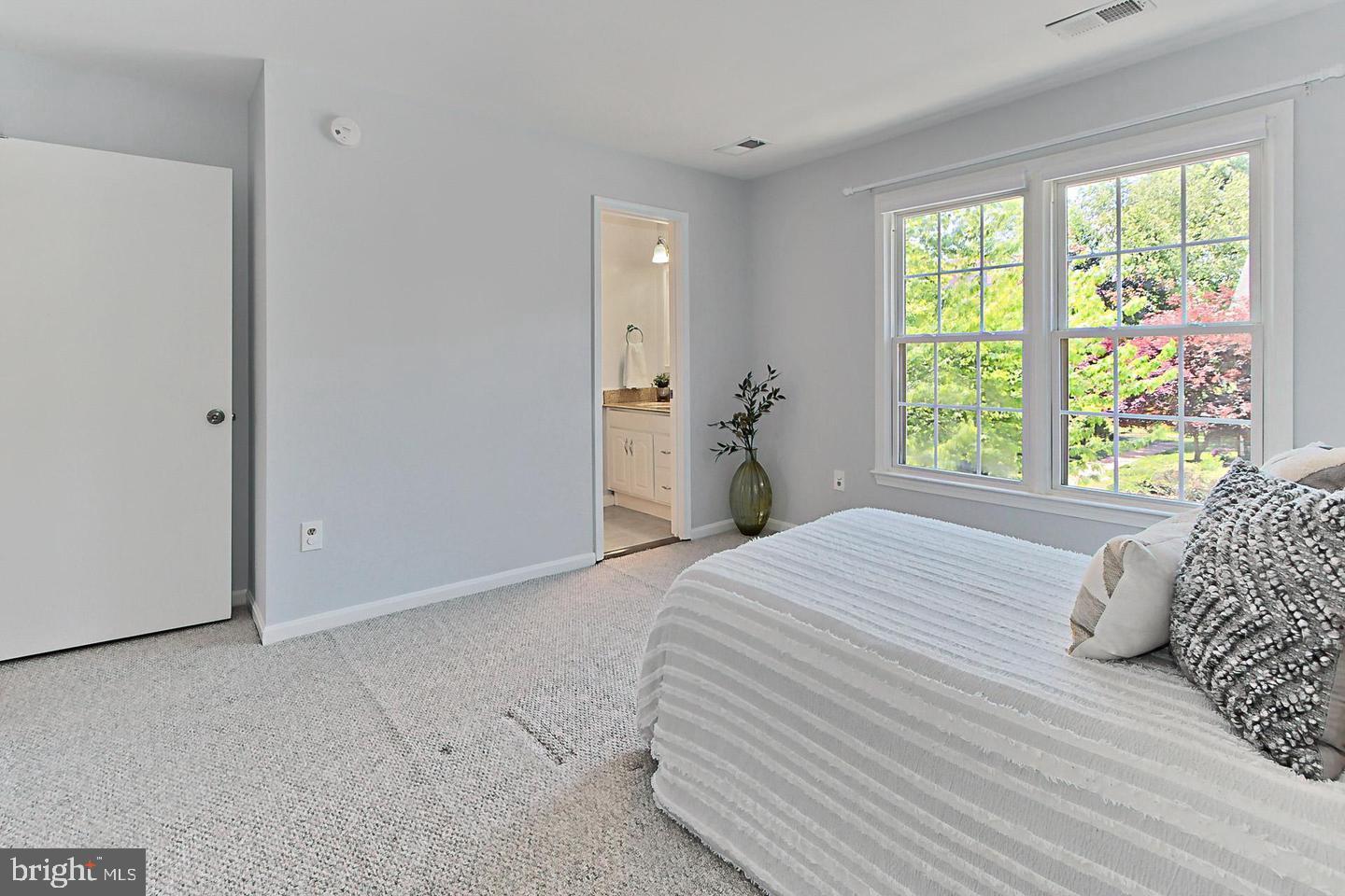 7527 CHRISLAND CV, FALLS CHURCH, Virginia 22042, 2 Bedrooms Bedrooms, ,2 BathroomsBathrooms,Residential,For sale,7527 CHRISLAND CV,VAFX2259622 MLS # VAFX2259622