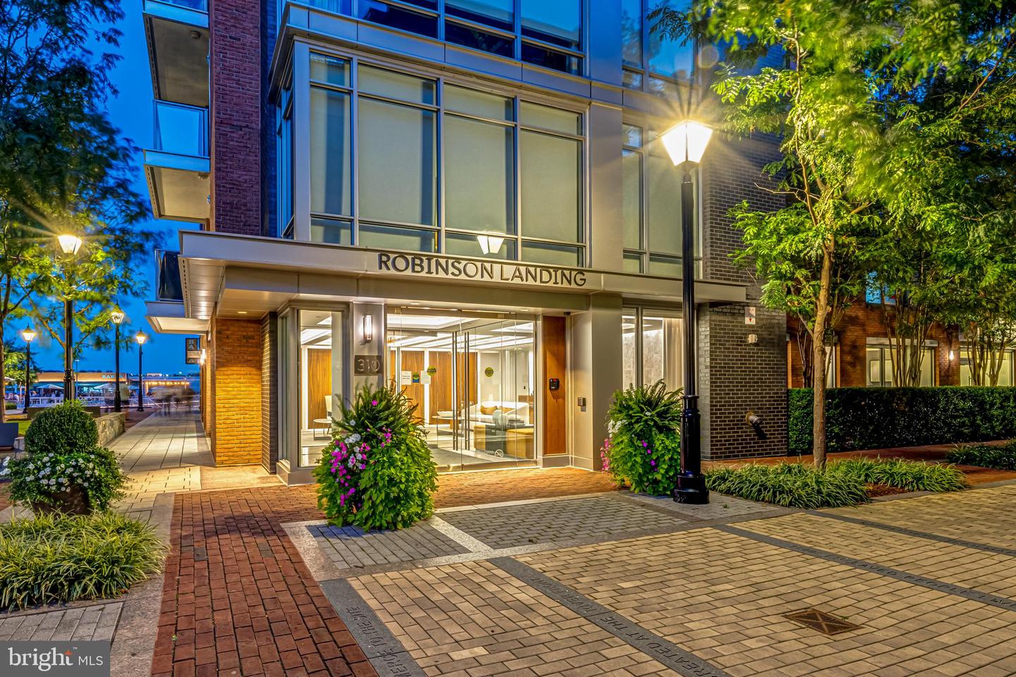 310 STRAND ST #304, ALEXANDRIA, Virginia 22314, 2 Bedrooms Bedrooms, 5 Rooms Rooms,2 BathroomsBathrooms,Residential,For sale,310 STRAND ST #304,VAAX2048404 MLS # VAAX2048404