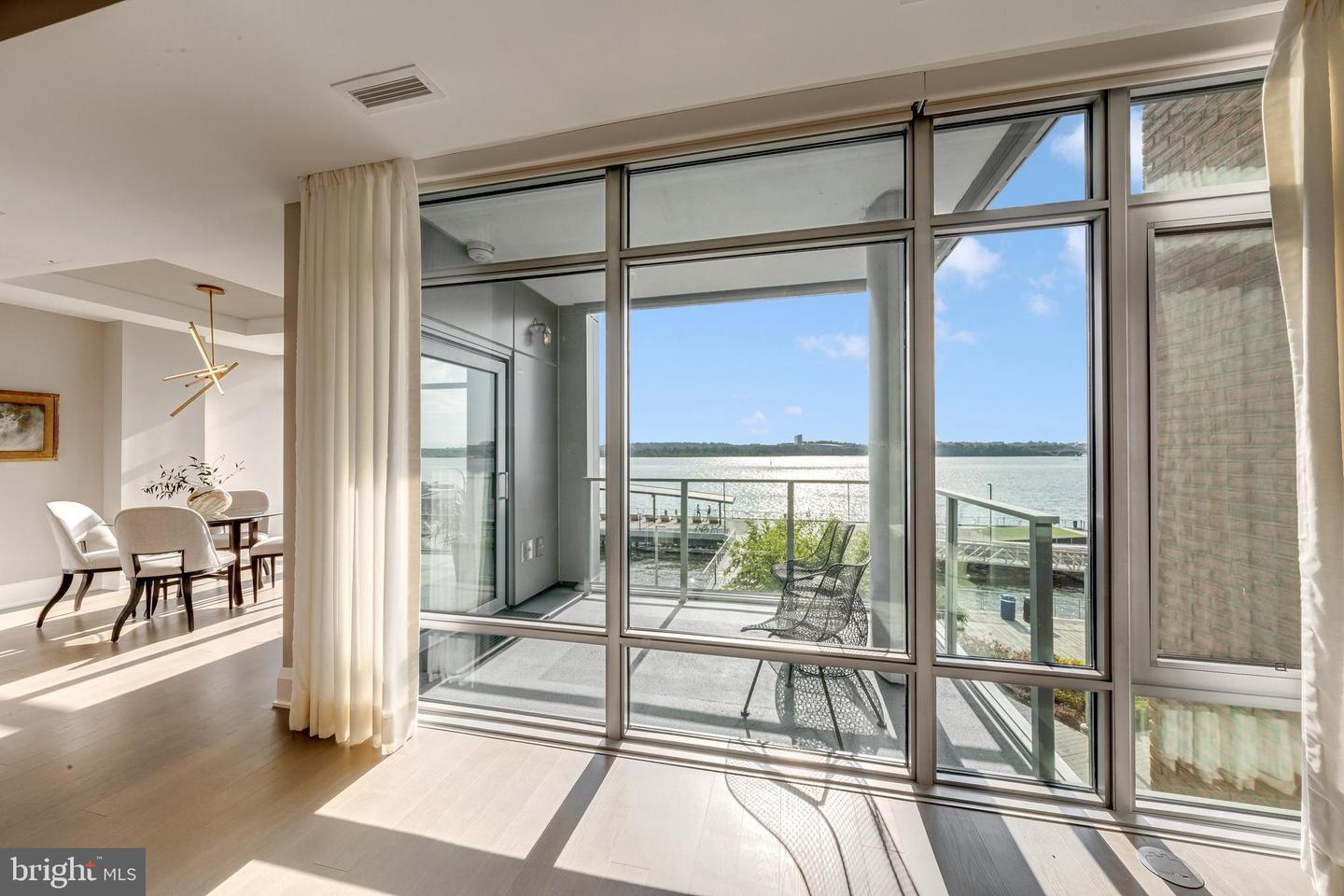 310 STRAND ST #304, ALEXANDRIA, Virginia 22314, 2 Bedrooms Bedrooms, 5 Rooms Rooms,2 BathroomsBathrooms,Residential,For sale,310 STRAND ST #304,VAAX2048404 MLS # VAAX2048404