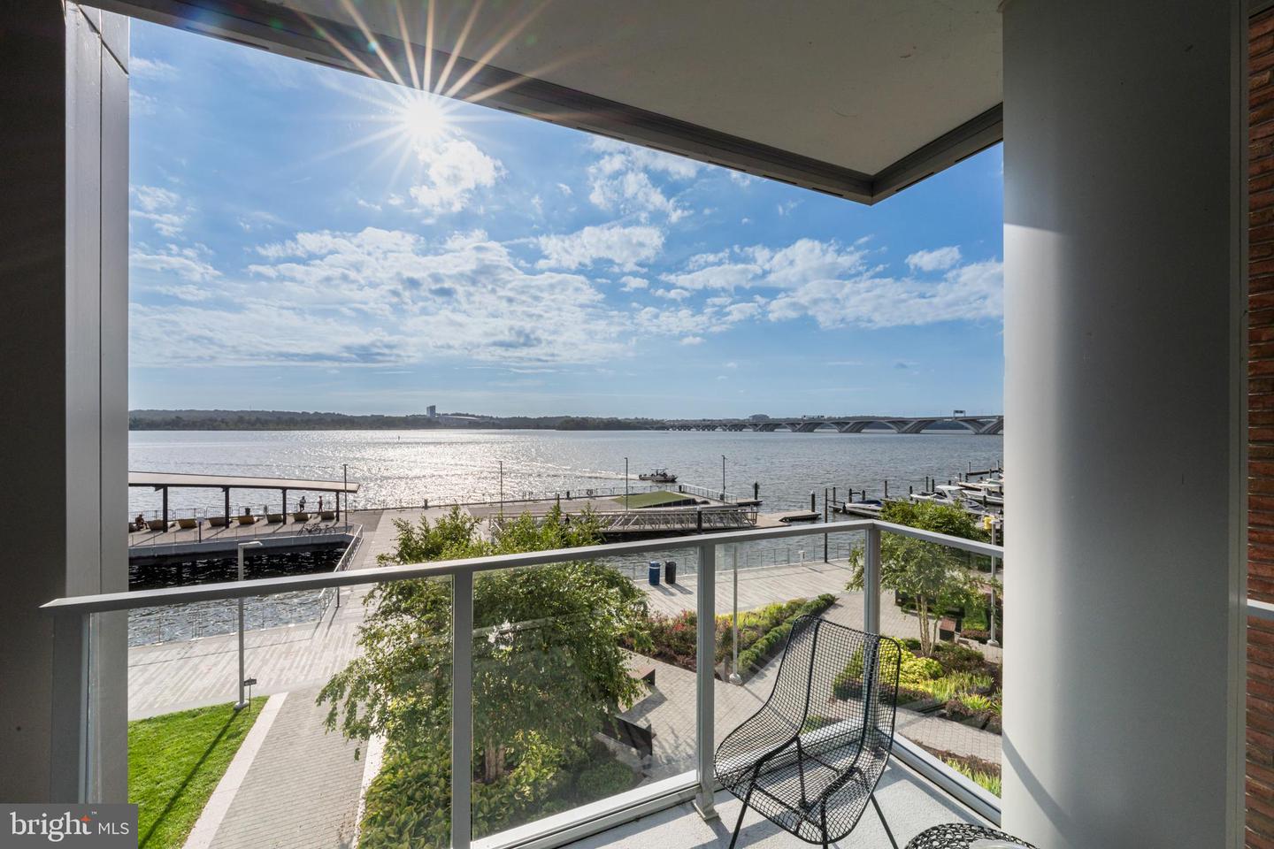 310 STRAND ST #304, ALEXANDRIA, Virginia 22314, 2 Bedrooms Bedrooms, 5 Rooms Rooms,2 BathroomsBathrooms,Residential,For sale,310 STRAND ST #304,VAAX2048404 MLS # VAAX2048404