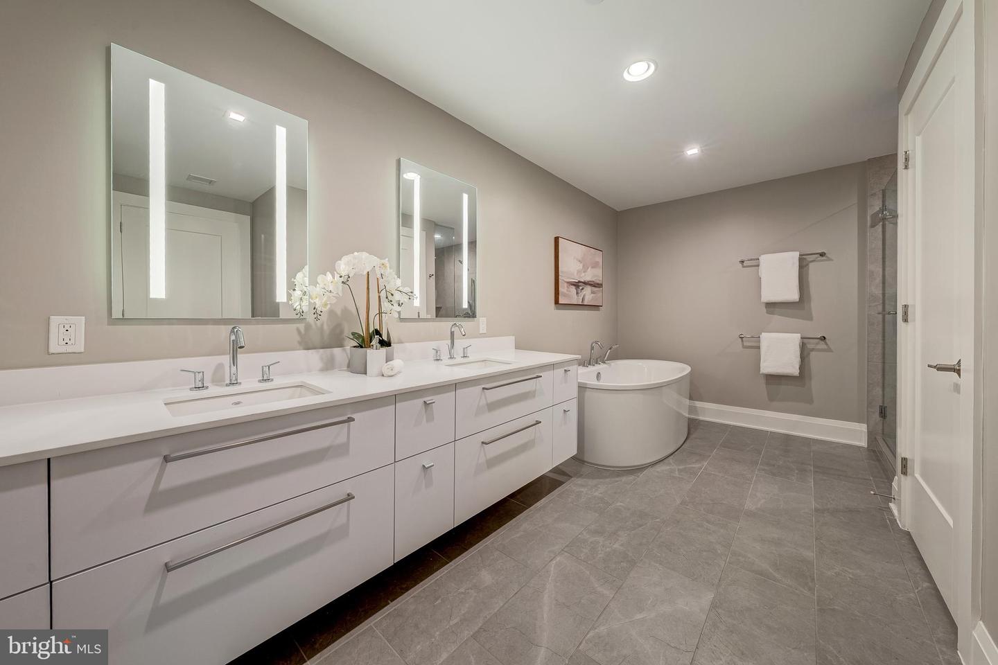 310 STRAND ST #304, ALEXANDRIA, Virginia 22314, 2 Bedrooms Bedrooms, 5 Rooms Rooms,2 BathroomsBathrooms,Residential,For sale,310 STRAND ST #304,VAAX2048404 MLS # VAAX2048404