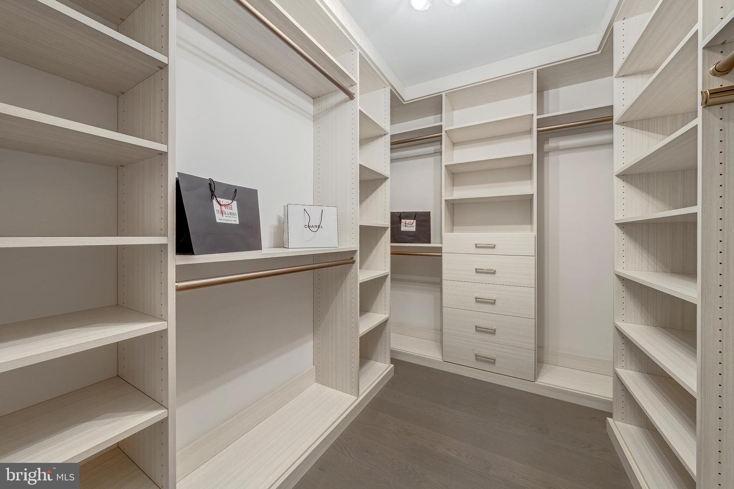 310 STRAND ST #304, ALEXANDRIA, Virginia 22314, 2 Bedrooms Bedrooms, 5 Rooms Rooms,2 BathroomsBathrooms,Residential,For sale,310 STRAND ST #304,VAAX2048404 MLS # VAAX2048404
