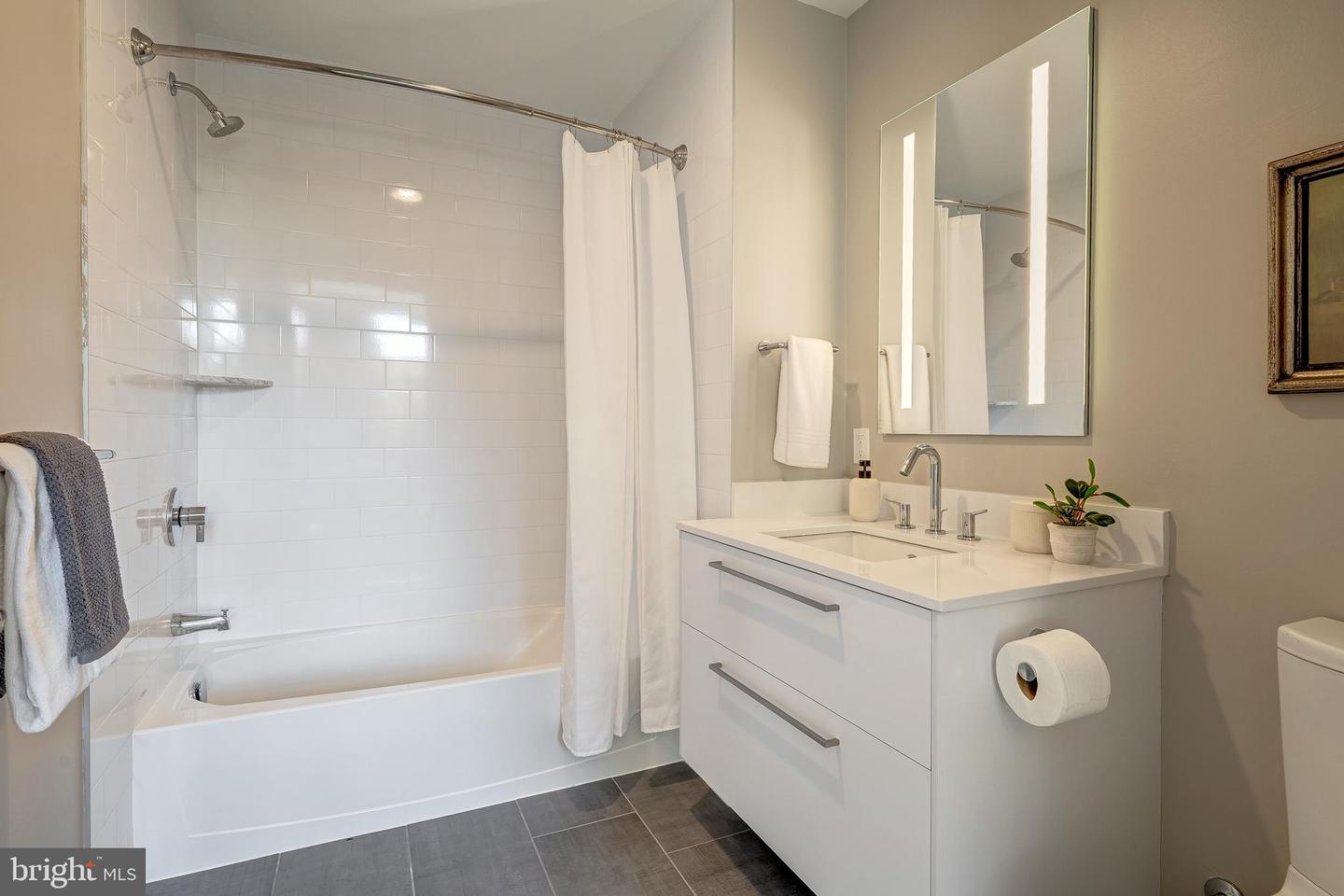 310 STRAND ST #304, ALEXANDRIA, Virginia 22314, 2 Bedrooms Bedrooms, 5 Rooms Rooms,2 BathroomsBathrooms,Residential,For sale,310 STRAND ST #304,VAAX2048404 MLS # VAAX2048404