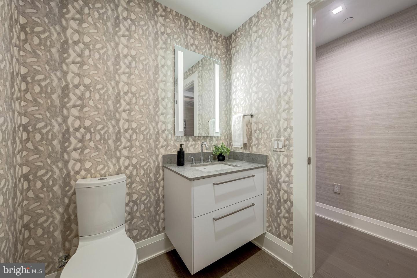 310 STRAND ST #304, ALEXANDRIA, Virginia 22314, 2 Bedrooms Bedrooms, 5 Rooms Rooms,2 BathroomsBathrooms,Residential,For sale,310 STRAND ST #304,VAAX2048404 MLS # VAAX2048404