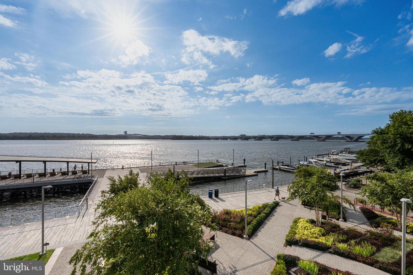 310 STRAND ST #304, ALEXANDRIA, Virginia 22314, 2 Bedrooms Bedrooms, 5 Rooms Rooms,2 BathroomsBathrooms,Residential,For sale,310 STRAND ST #304,VAAX2048404 MLS # VAAX2048404