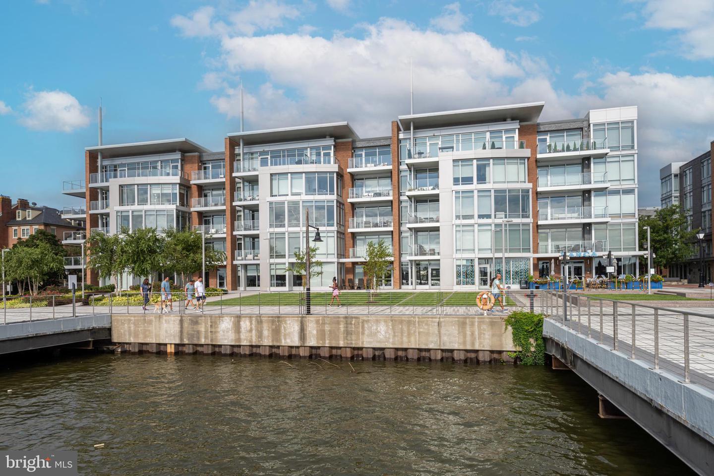 310 STRAND ST #304, ALEXANDRIA, Virginia 22314, 2 Bedrooms Bedrooms, 5 Rooms Rooms,2 BathroomsBathrooms,Residential,For sale,310 STRAND ST #304,VAAX2048404 MLS # VAAX2048404