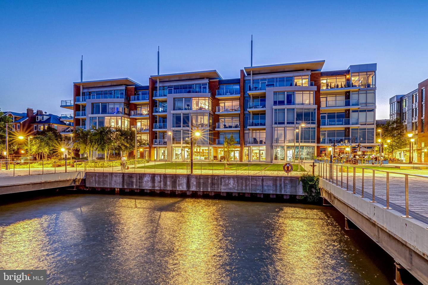 310 STRAND ST #304, ALEXANDRIA, Virginia 22314, 2 Bedrooms Bedrooms, 5 Rooms Rooms,2 BathroomsBathrooms,Residential,For sale,310 STRAND ST #304,VAAX2048404 MLS # VAAX2048404