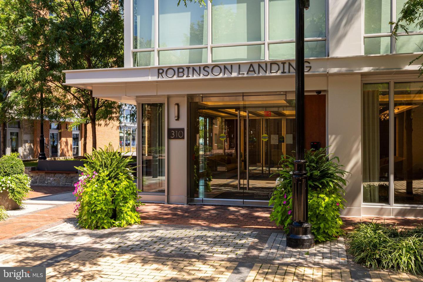 310 STRAND ST #304, ALEXANDRIA, Virginia 22314, 2 Bedrooms Bedrooms, 5 Rooms Rooms,2 BathroomsBathrooms,Residential,For sale,310 STRAND ST #304,VAAX2048404 MLS # VAAX2048404