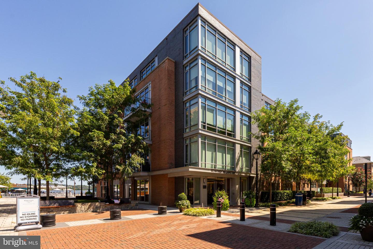 310 STRAND ST #304, ALEXANDRIA, Virginia 22314, 2 Bedrooms Bedrooms, 5 Rooms Rooms,2 BathroomsBathrooms,Residential,For sale,310 STRAND ST #304,VAAX2048404 MLS # VAAX2048404