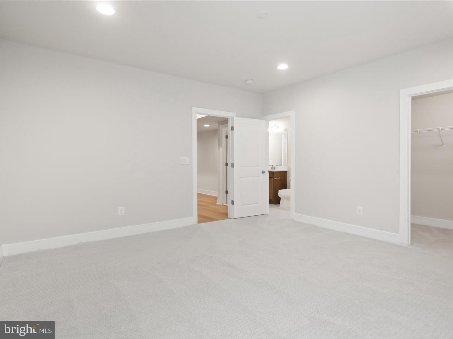 23637 CRANFORD KNOLL CT, ALDIE, Virginia 20105, 5 Bedrooms Bedrooms, ,4 BathroomsBathrooms,Residential,For sale,23637 CRANFORD KNOLL CT,VALO2104276 MLS # VALO2104276