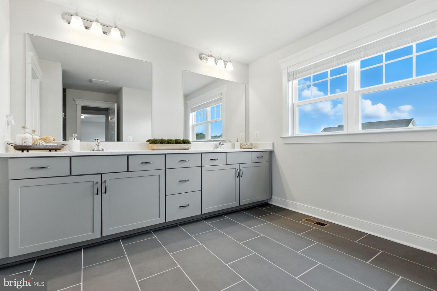 17968 RIDGEWOOD PL, ROUND HILL, Virginia 20141, 4 Bedrooms Bedrooms, 18 Rooms Rooms,4 BathroomsBathrooms,Residential,For sale,17968 RIDGEWOOD PL,VALO2104472 MLS # VALO2104472